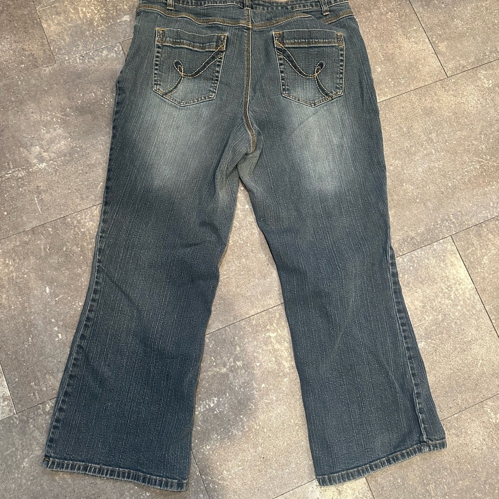 Embroidered baggy mid washed Jeans